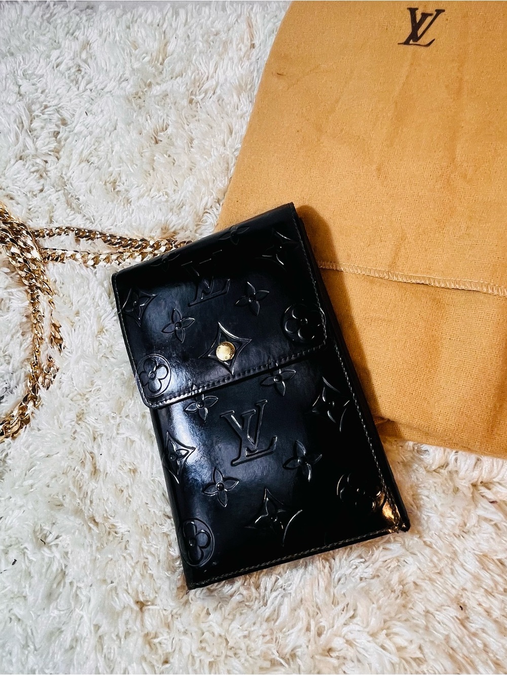 Louis Vuitton Black Vernis Monogram Crossbody Bag /Wallet with Gold Chain